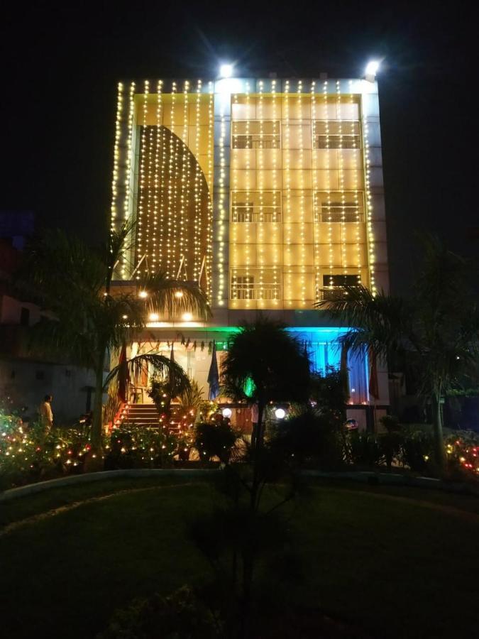 Varanasi Palace Екстер'єр фото